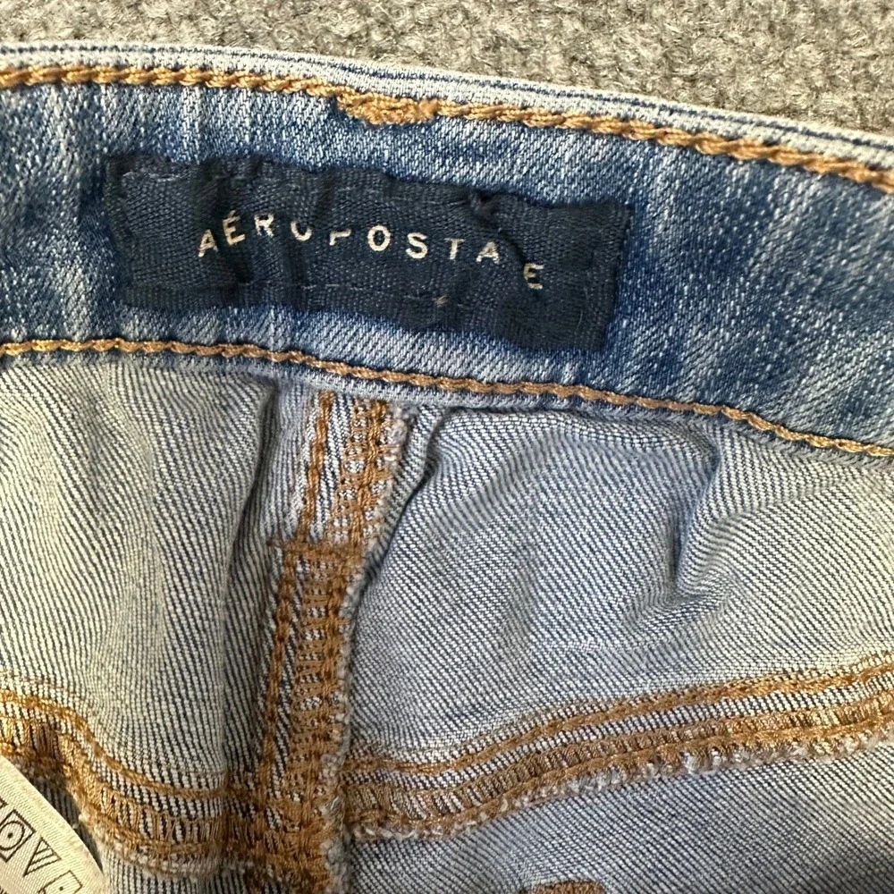 Aeropostale Shorts Womens Size 2 Light Wash Distressed Frayed Hem Denim Casual